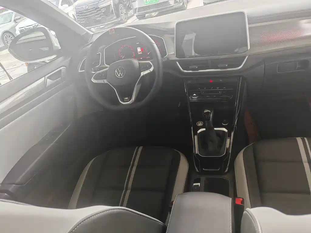 Volkswagen T-Roc — миниатюра 7