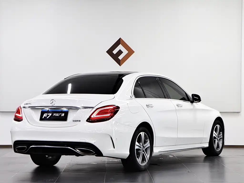 Mercedes-Benz C-Class — миниатюра 6