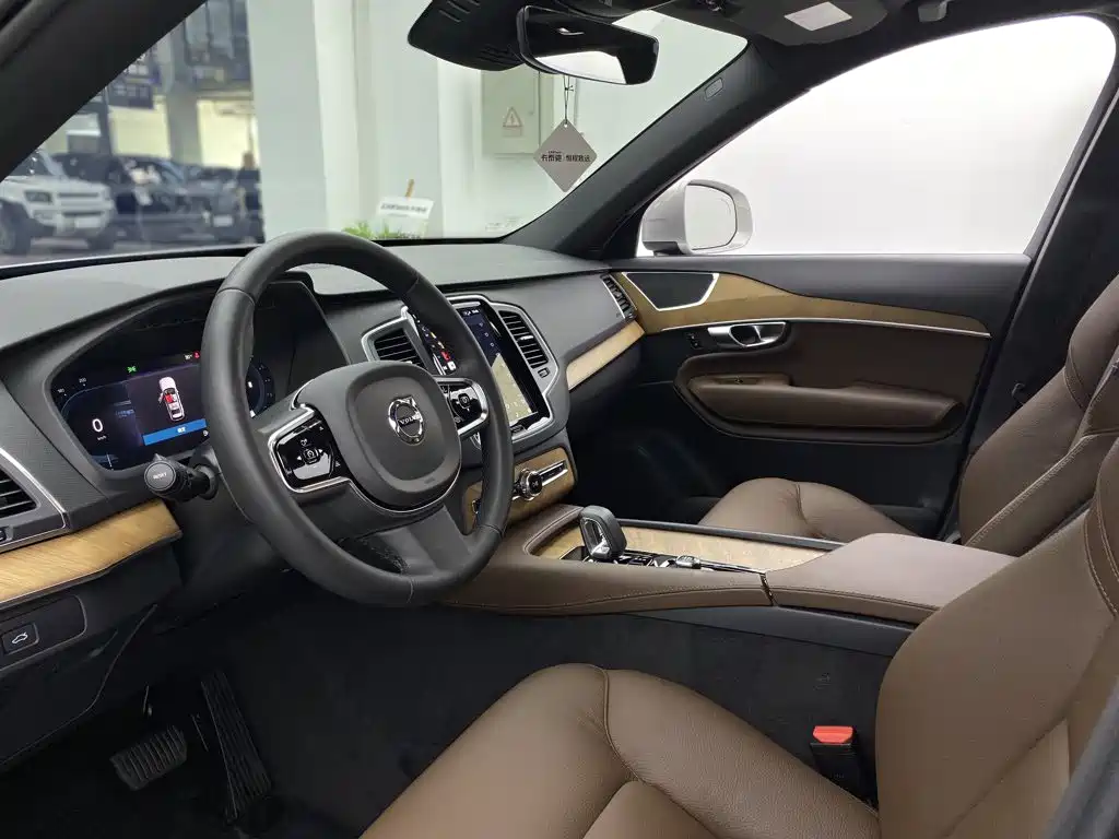 Volvo XC90 — миниатюра 25