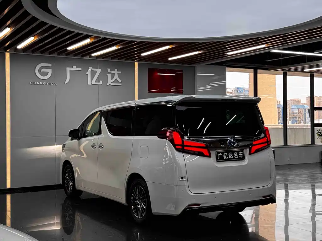 Toyota Alphard — миниатюра 31