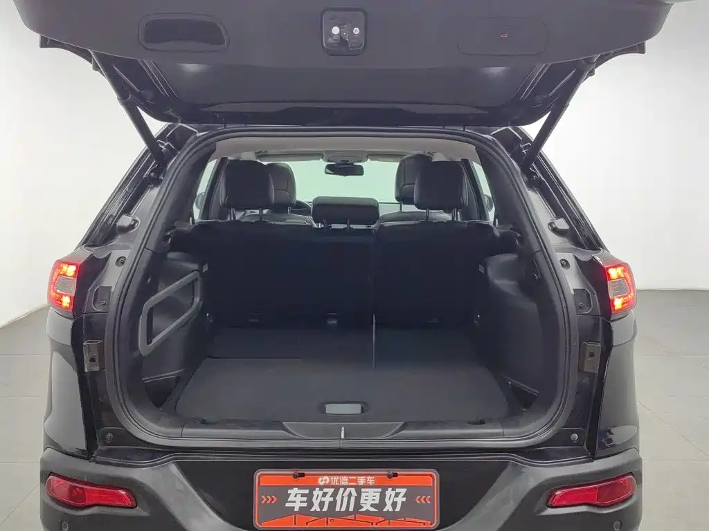Jeep Cherokee — миниатюра 16