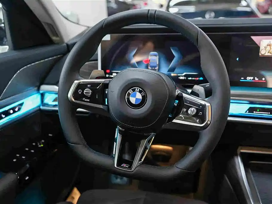 BMW 7 Series — миниатюра 11