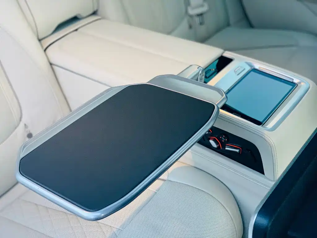 BMW 7 Series 7 2016 750Li xDrive мест