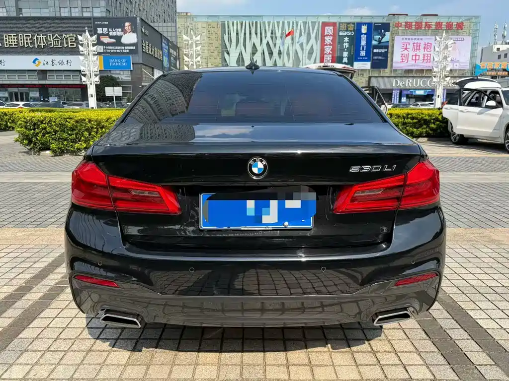 BMW 5 Series — миниатюра 9