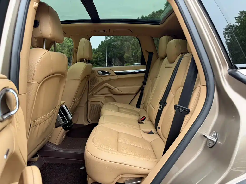 Porsche Cayenne — миниатюра 12
