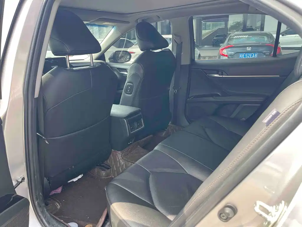 Toyota Camry — миниатюра 3