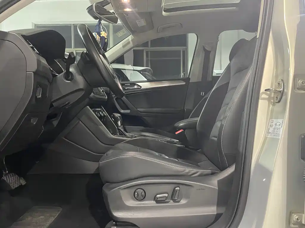 Volkswagen Tiguan L — миниатюра 17