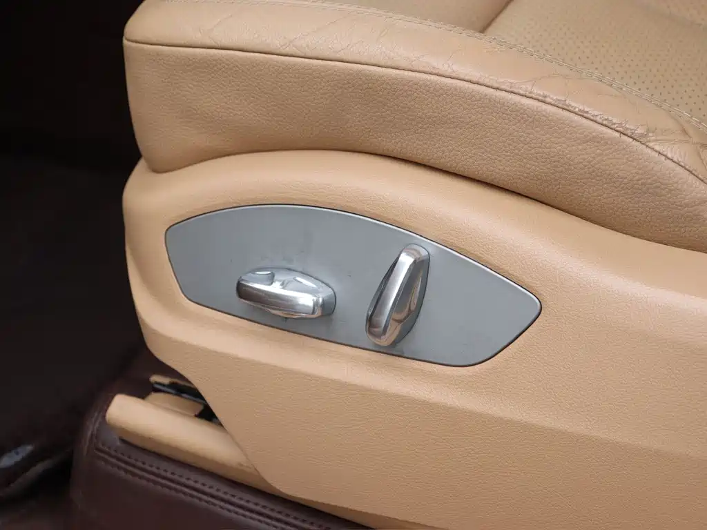 Porsche Cayenne — миниатюра 26