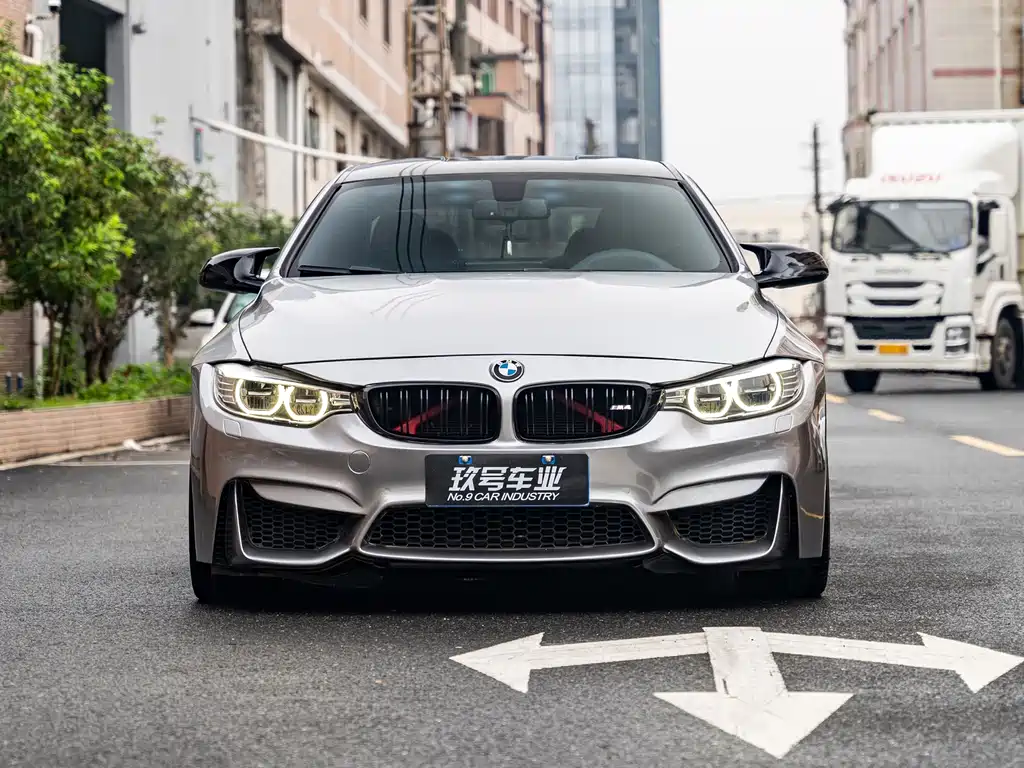 BMW M4 — миниатюра 2