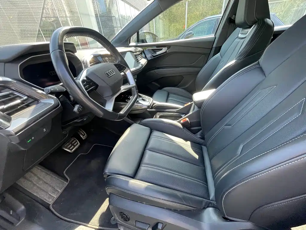 Audi Q4 e-tron — миниатюра 4