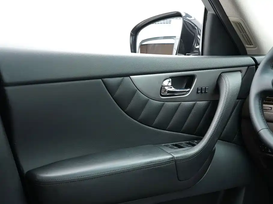 Infiniti QX70 — миниатюра 23