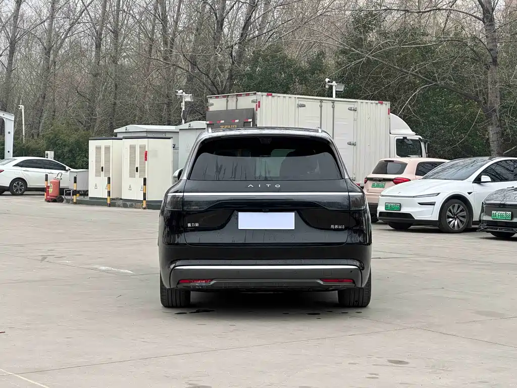 AITO ASK THE WORLD M8