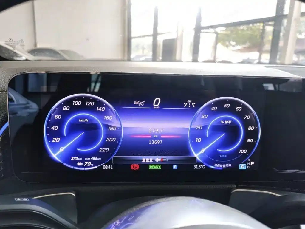 Mercedes-Benz EQB — миниатюра 10
