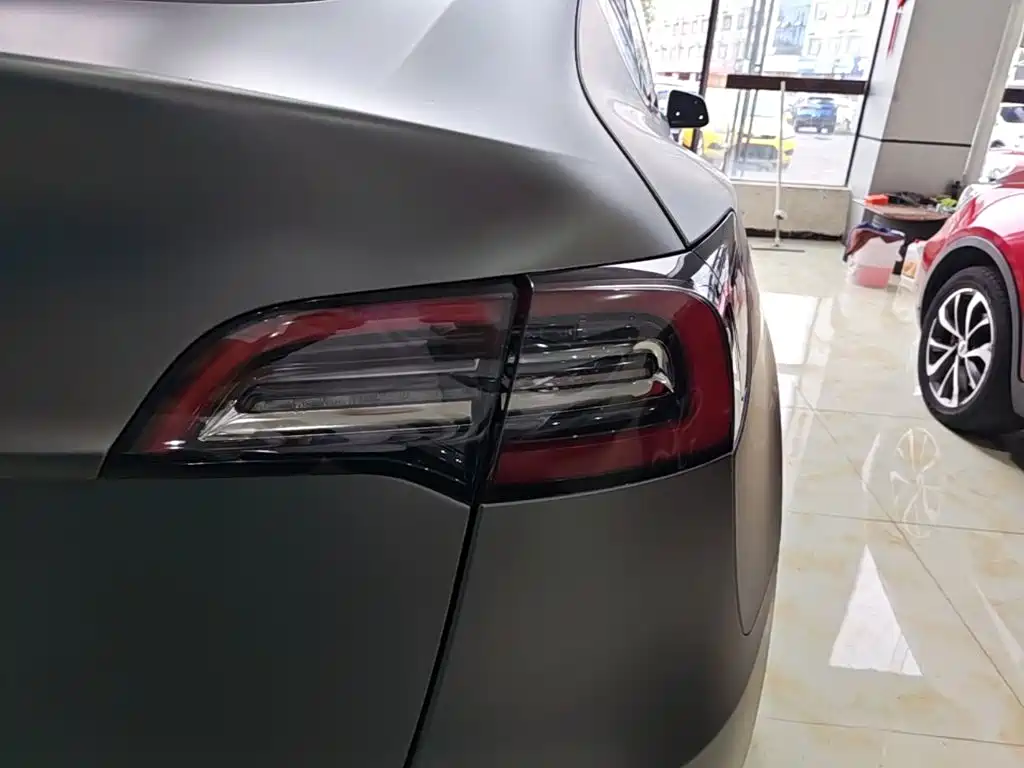 Tesla Model Y — миниатюра 8