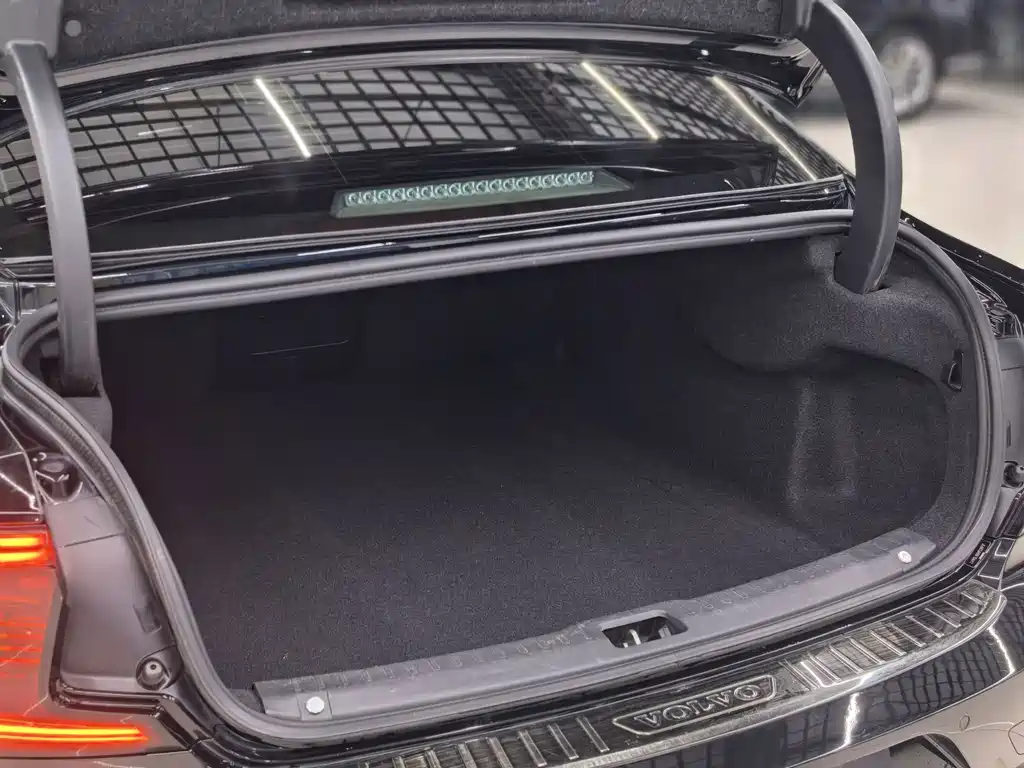 Volvo S90 — миниатюра 10