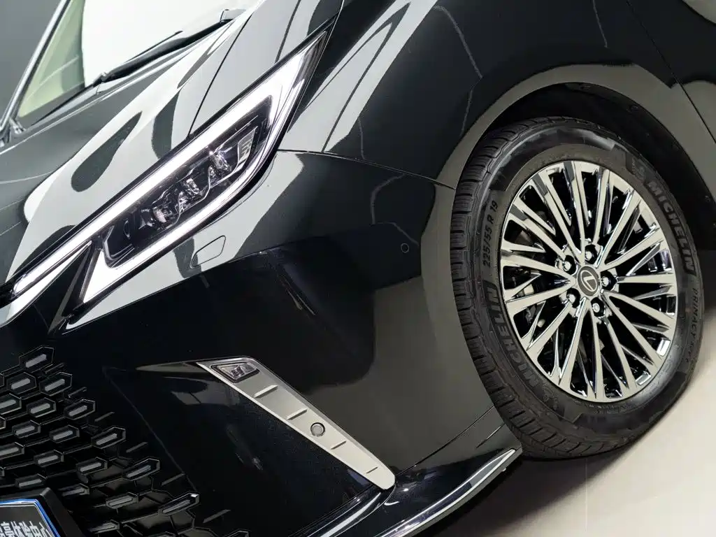 Lexus LM — миниатюра 3
