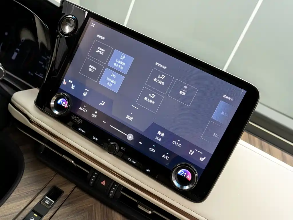 Lexus LM — миниатюра 20