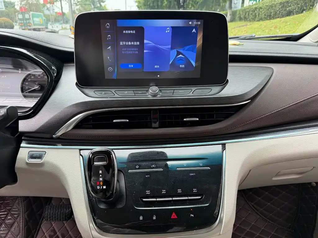 Buick GL8 — миниатюра 9