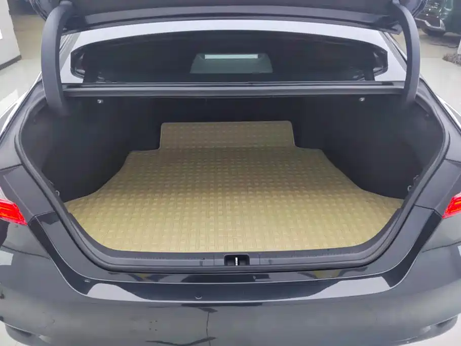 Toyota Camry 2021 2.0G Luxury