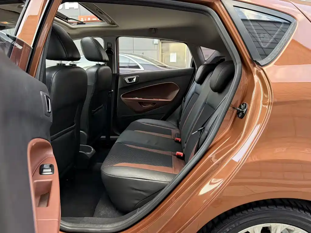 Ford Fiesta — миниатюра 6
