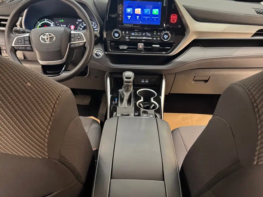 TOYOTA HIGHLANDER