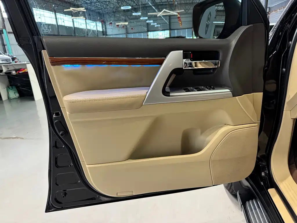 Toyota Land Cruiser — миниатюра 12