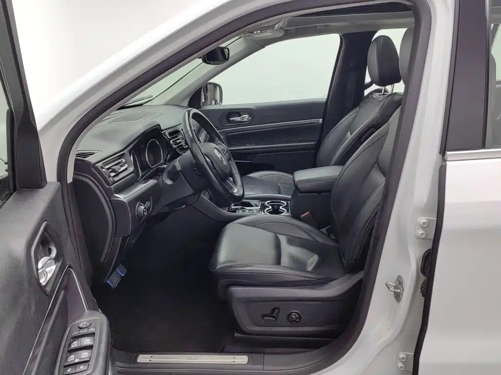 Jeep Grand Commander — миниатюра 10