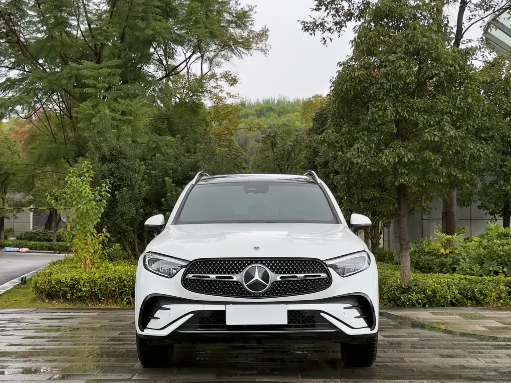 MERCEDES-BENZ GLC
