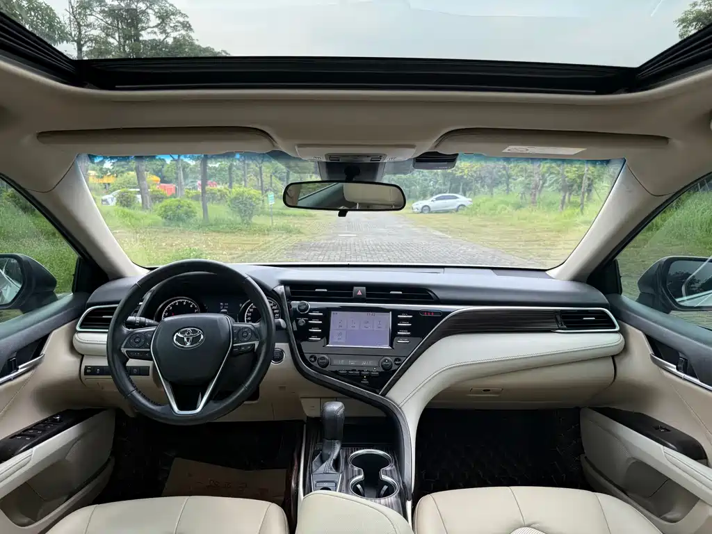 Toyota Camry — миниатюра 5