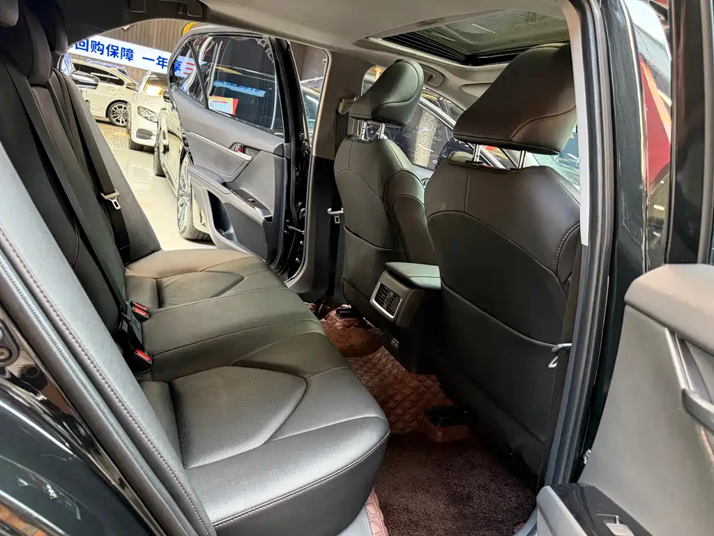 Toyota Camry — миниатюра 22