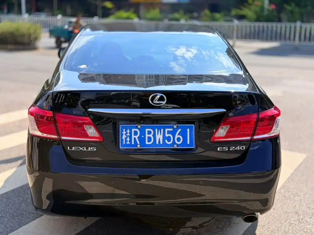 Lexus ES — миниатюра 5