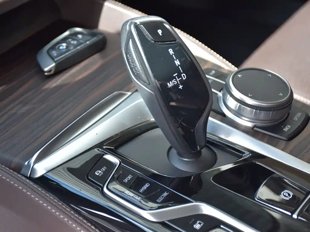 BMW 5 Series New Energy — миниатюра 13