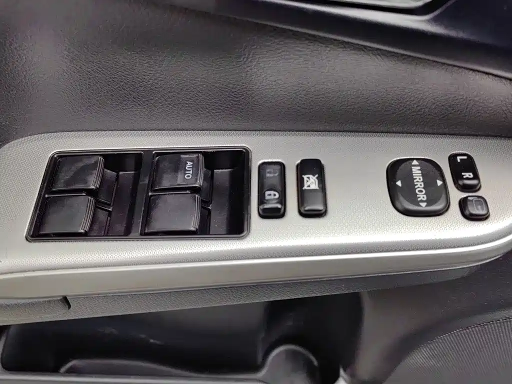 Toyota Camry — миниатюра 9