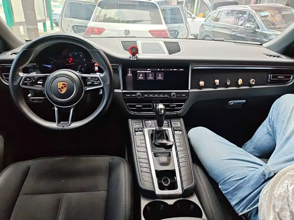 Porsche Macan — миниатюра 10