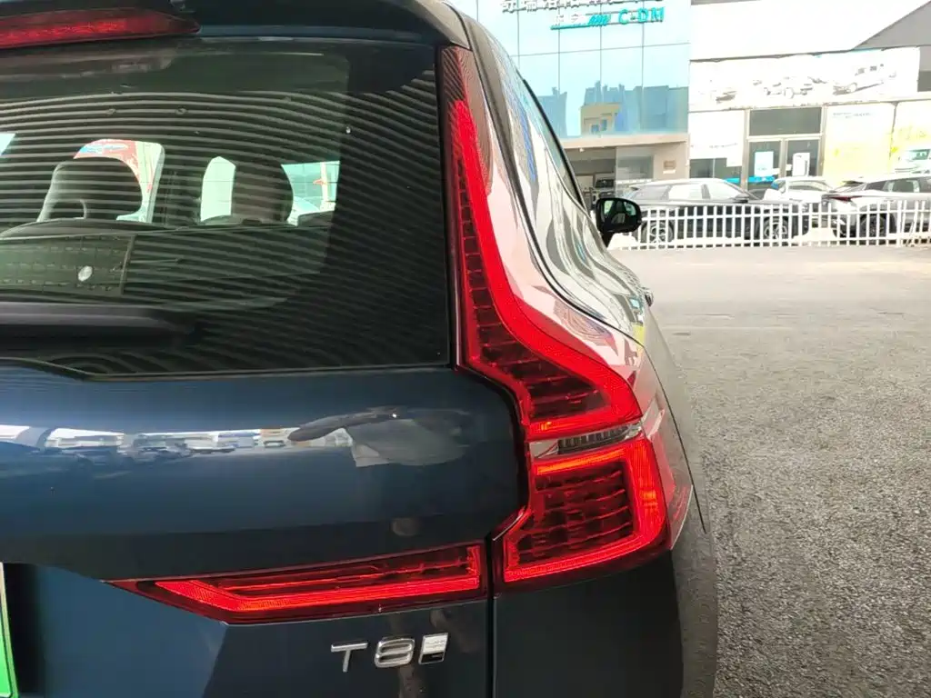 Volvo XC60 PHEV — миниатюра 8