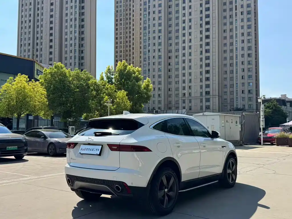 Jaguar E-PACE — миниатюра 4