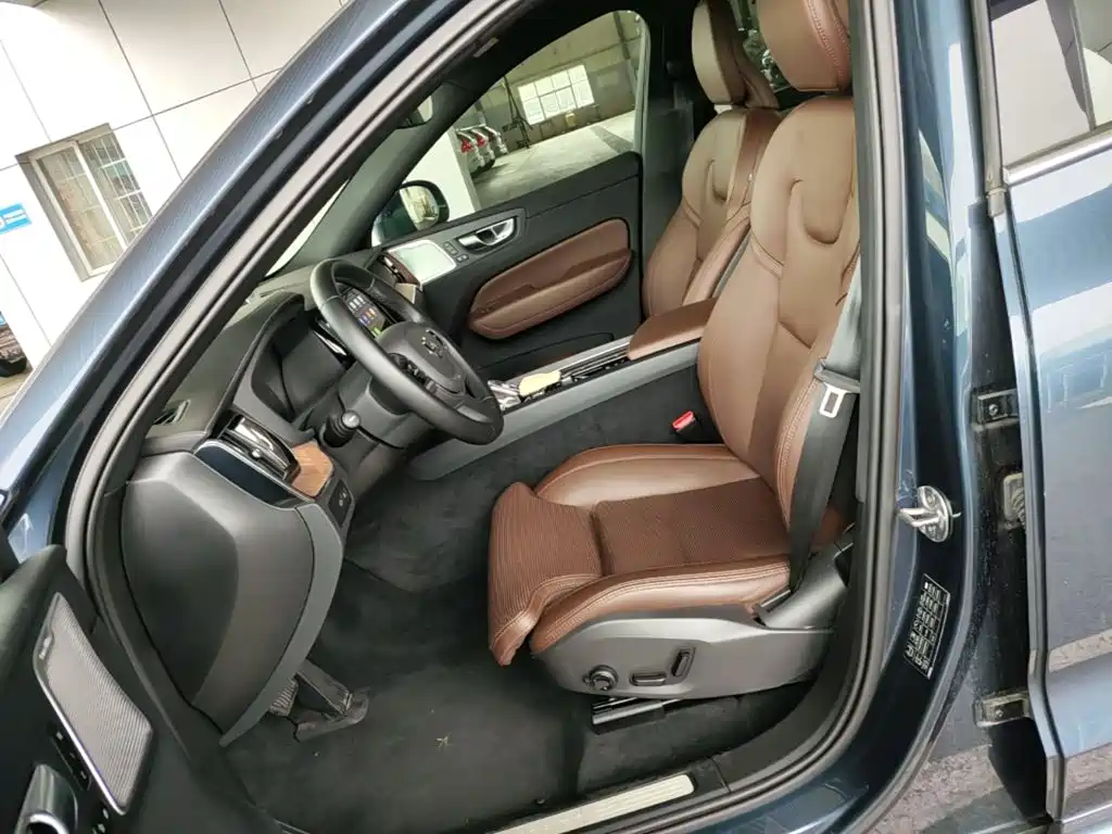 Volvo XC60 PHEV — миниатюра 15