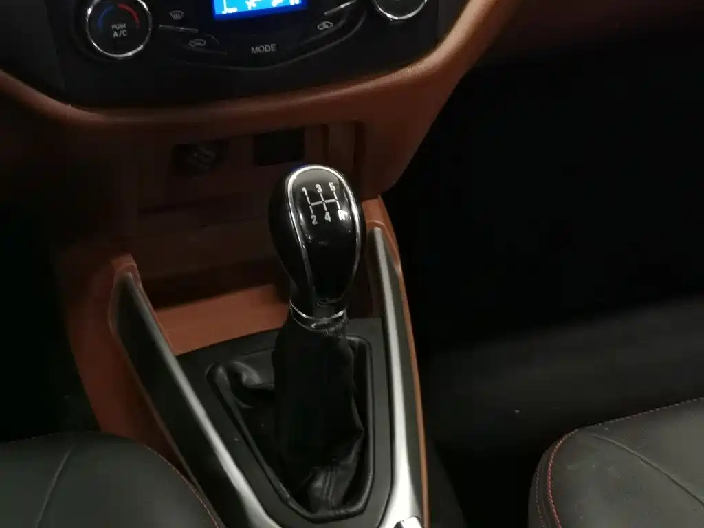 Geely King Kong — миниатюра 13