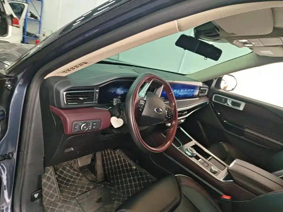 Ford Explorer — миниатюра 5