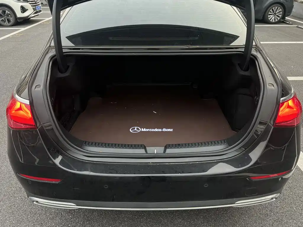 Mercedes-Benz E-Class — миниатюра 21