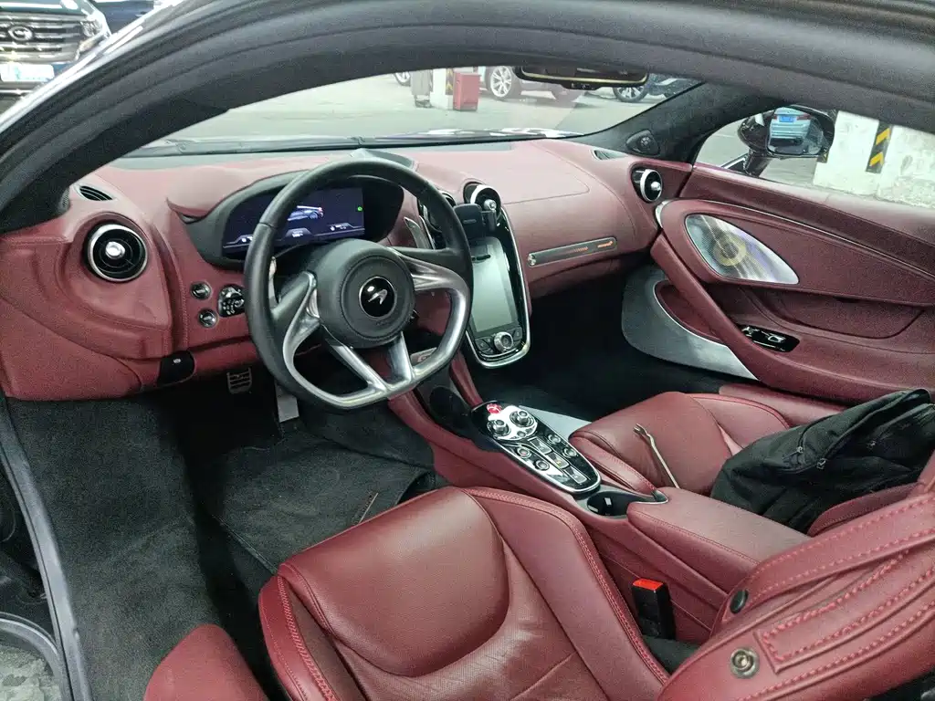 McLaren GT — миниатюра 5