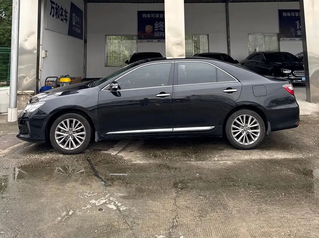 Toyota Camry — миниатюра 3