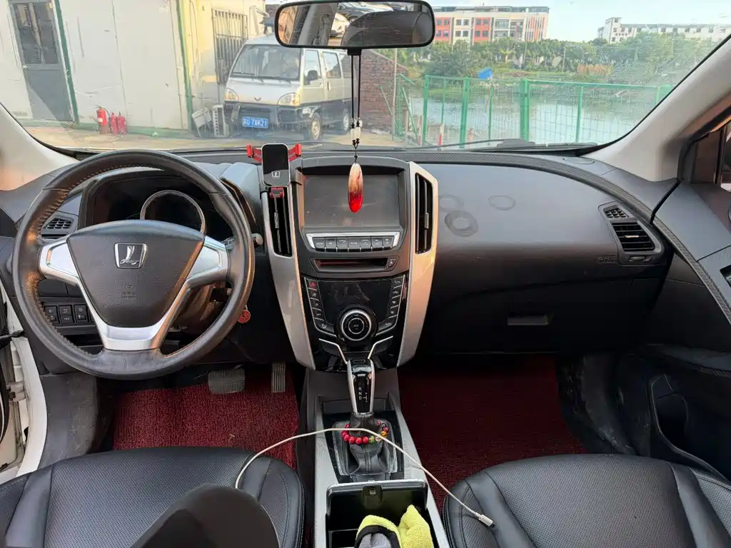 Luxgen U6 — миниатюра 8
