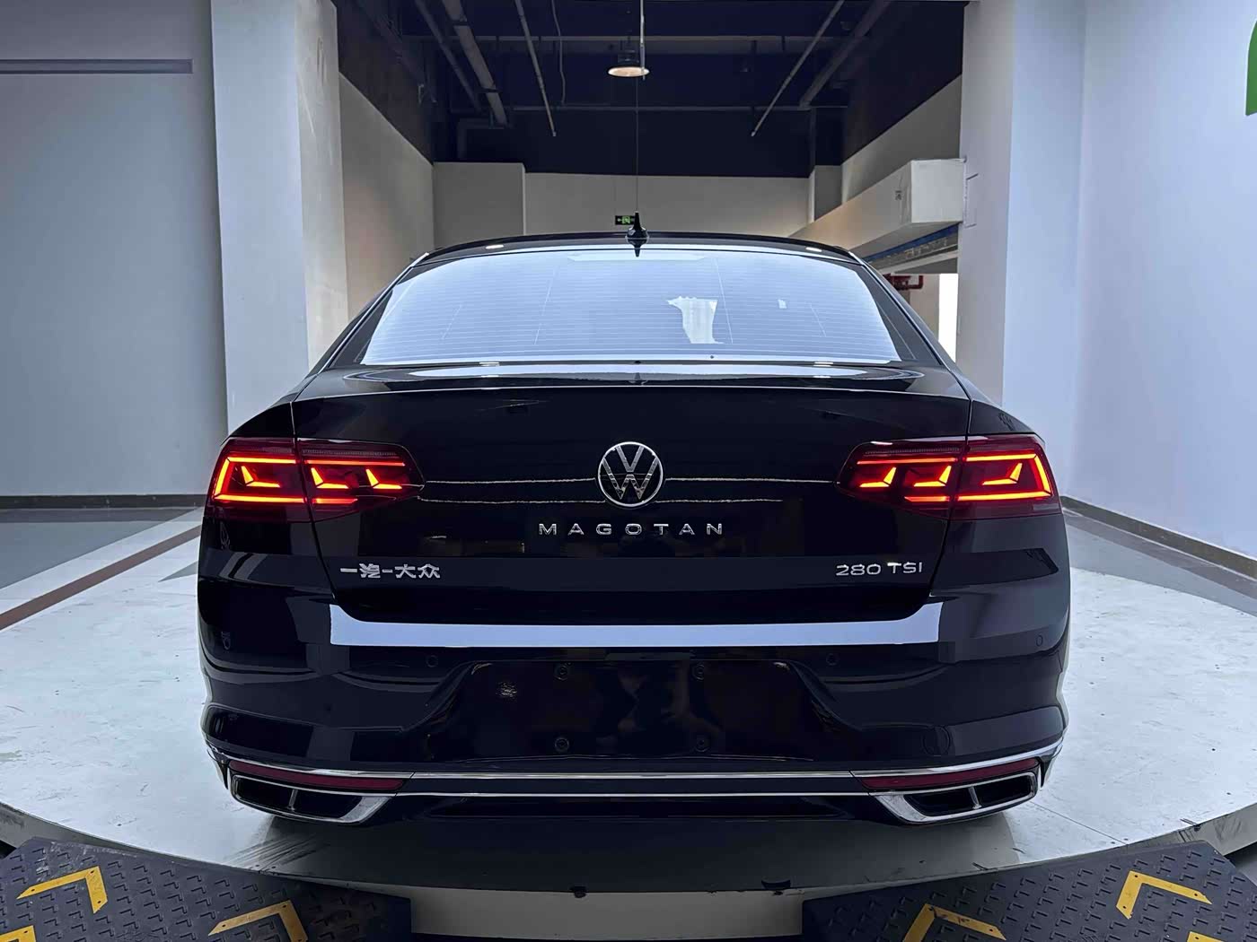 Volkswagen Magotan 1.4 л 2024 г. Чёрный, пробег 26000 км