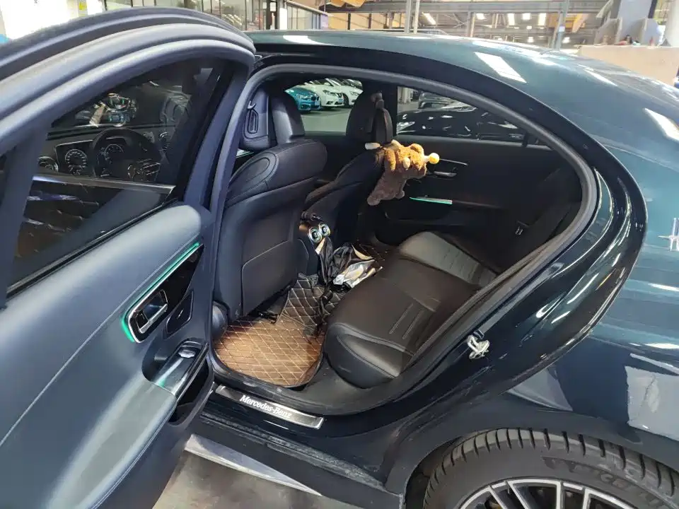 Mercedes-Benz C-Class — миниатюра 6
