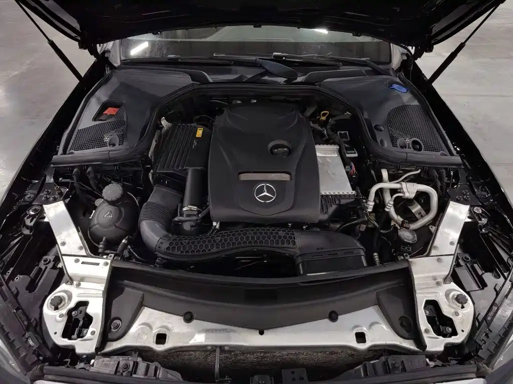 Mercedes-Benz E-Class — миниатюра 6
