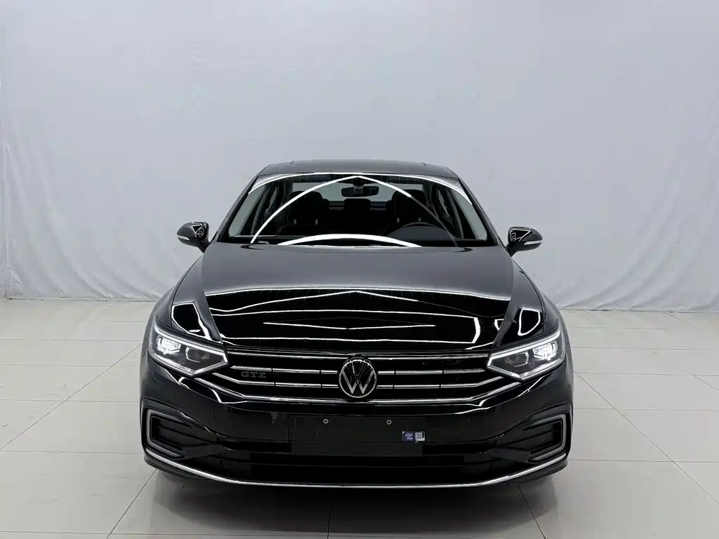 Volkswagen Magotan PHEV — миниатюра 2