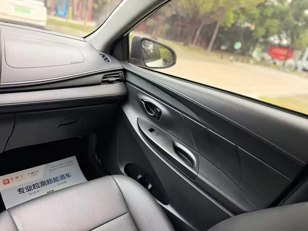 Toyota Yaris L — миниатюра 11