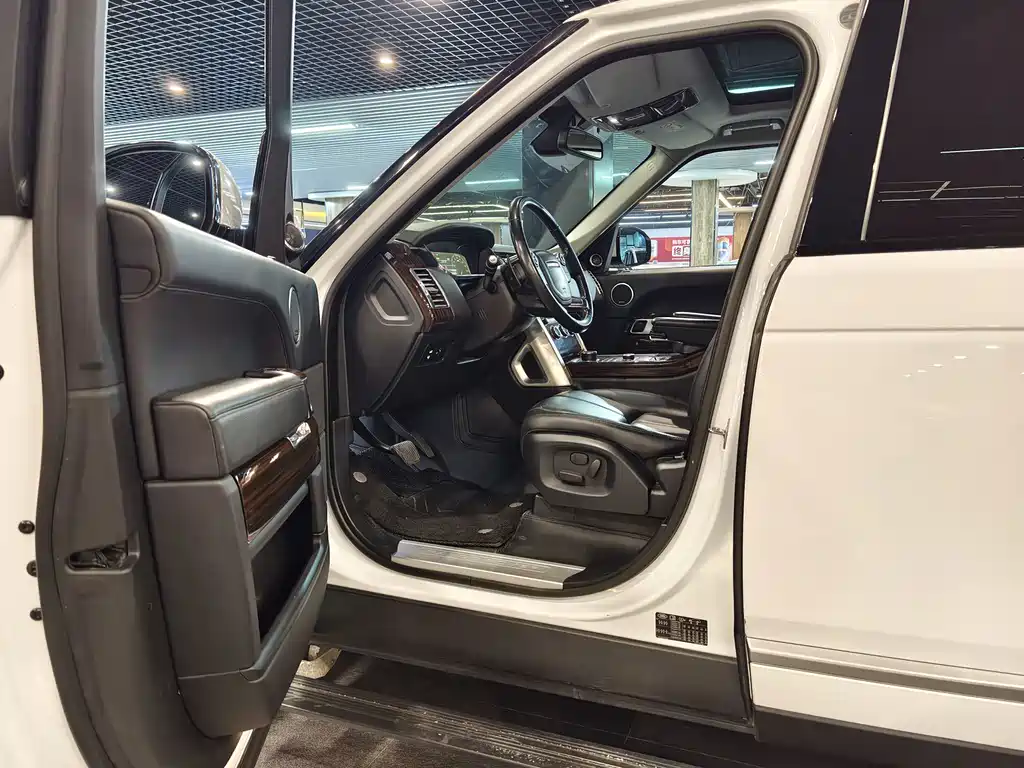 Land Rover Range Rover — миниатюра 7