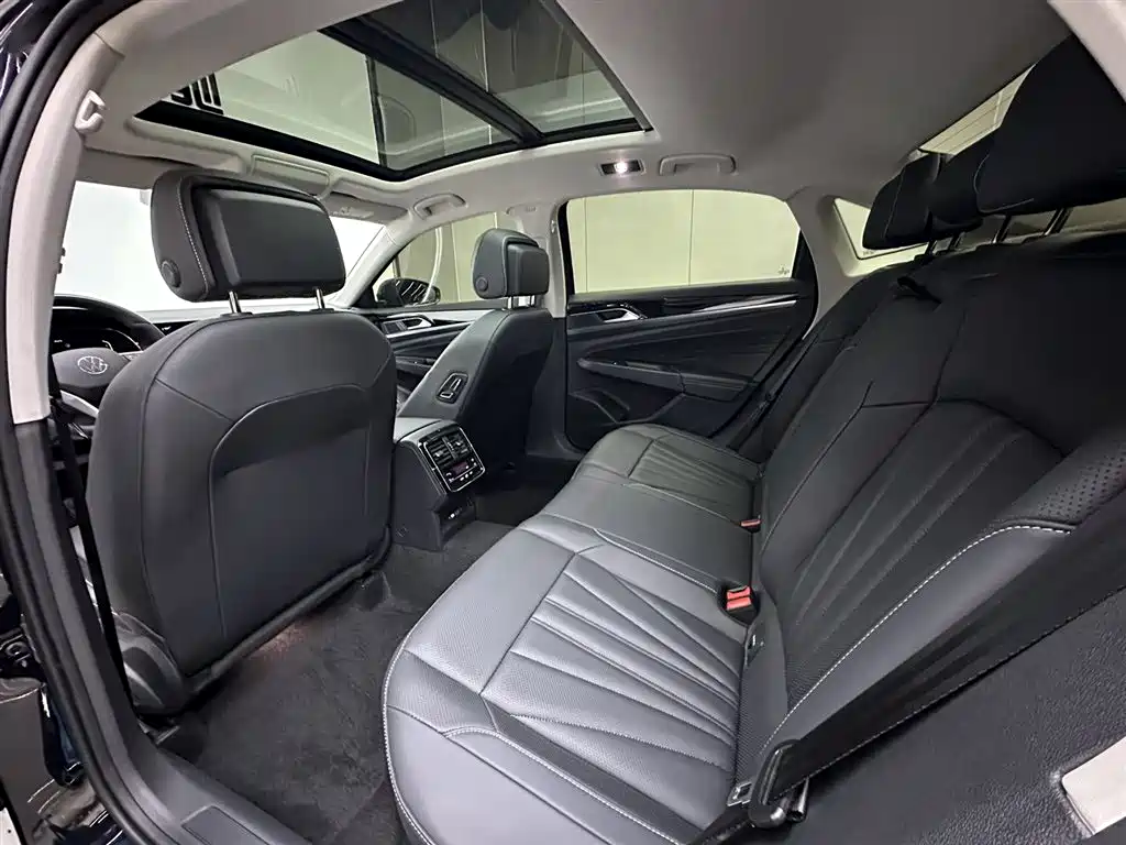 Volkswagen Passat 2025 330TSI Elite